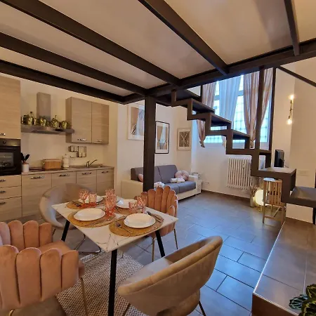 Regina In Porta Romana 2 - Sky Tv, Wifi E Breakfast Box Apartmán