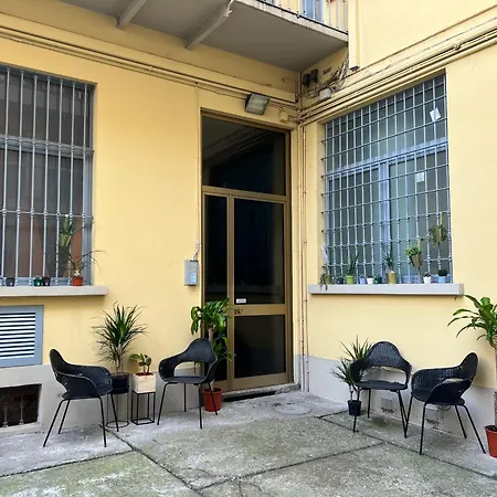 Regina In Porta Romana 2 - Sky Tv, Wifi E Breakfast Box Apartmán
