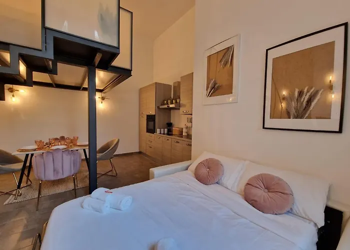 Regina In Porta Romana 2 - Sky Tv, Wifi E Breakfast Box *